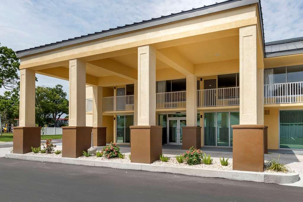 Quality Inn Saint Petersburg North-Tampa Bay Buitenkant foto