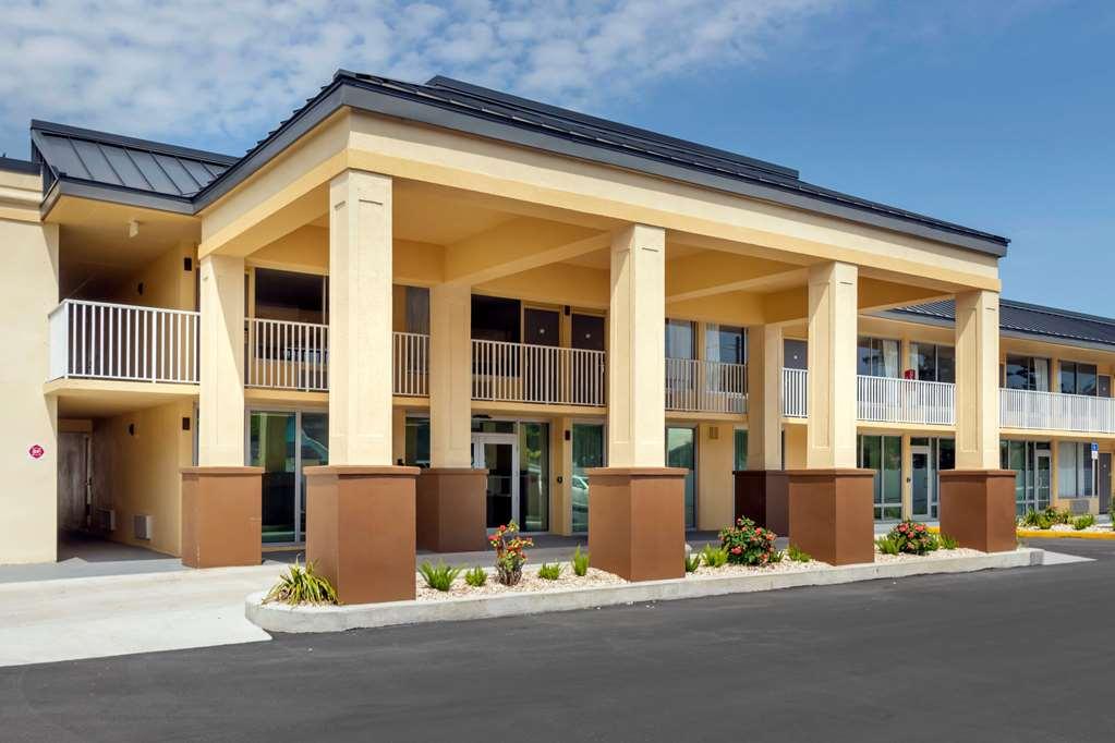 Quality Inn Saint Petersburg North-Tampa Bay Buitenkant foto