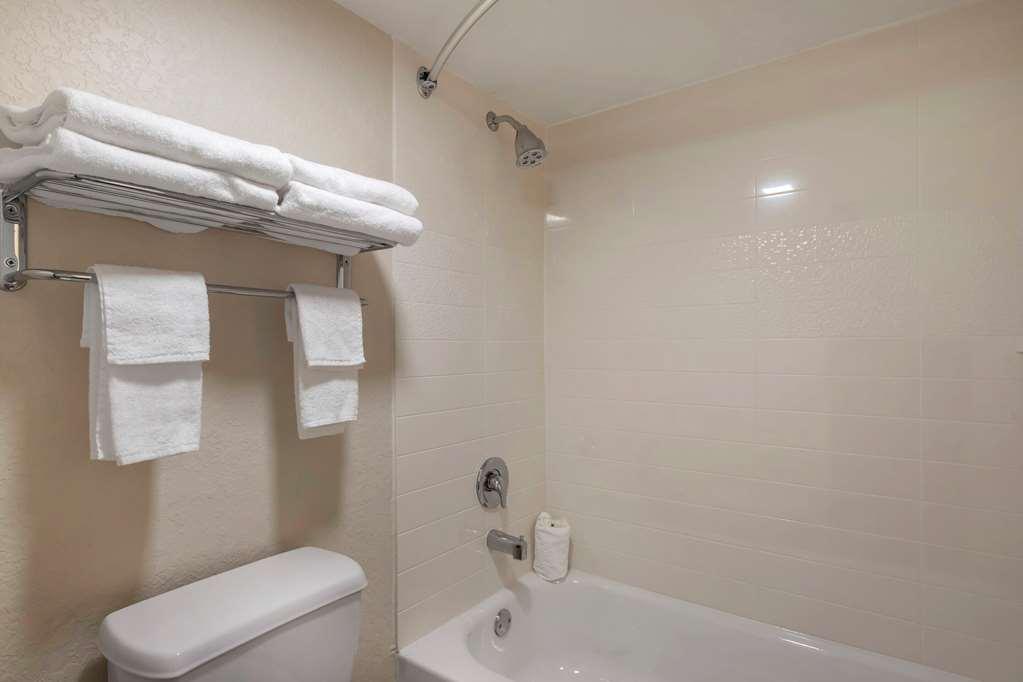 Quality Inn Saint Petersburg North-Tampa Bay Buitenkant foto